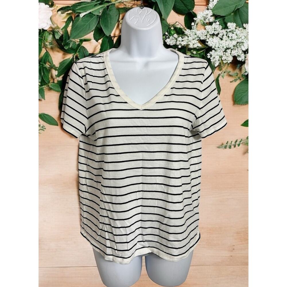 Old Navy Everywear V-Neck Tee Sz XS Stiped Black and White Top Short Sleeve